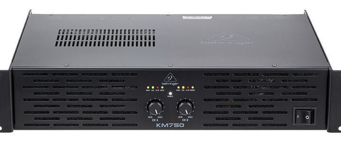 מגבר עוצמתי KM750 עם תגובה משופרת של Behringer